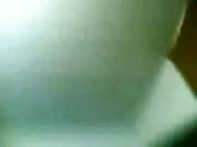 श्यामला हस्तमैथुन करताना पकडला जातो