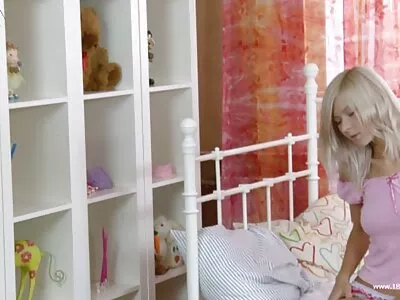 गोरा एक लंड चाटत आहे