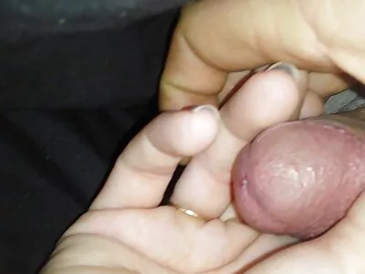 भव्य मोठे स्तन लॅटीना स्वतःला एक सेक्स टॉय लावून घेते