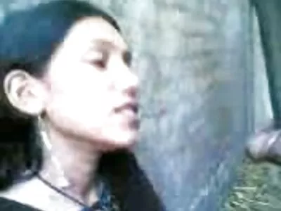 हॉट बेब सेक्स करते आणि ब्लोजॉब देते