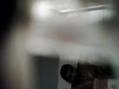 दोन गरम पिल्ले सामान करत आहेत