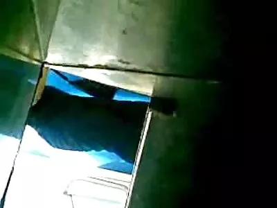 गलिच्छ बेब डोके देत आहे