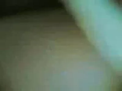 ती कोंबडा चालवण्यासाठी जन्माला आली आहे