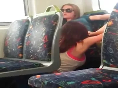 कडक पत्नी देते सुंदर बेडरूम blowjob